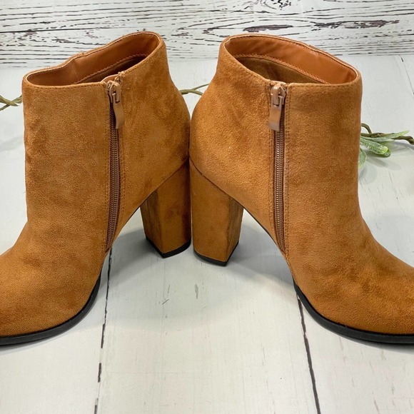 Women's Camel Ankle Boots with Ruffles (Size 7) - Picture 7 of 13